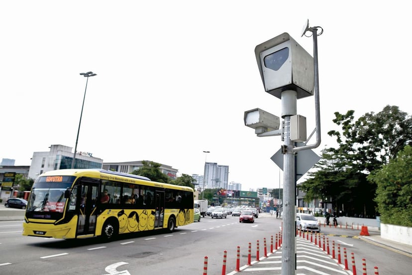 Editors%2 Fimages%2 F1639722585708 Aes Speed Traps Traffic Light Malaysia Featured