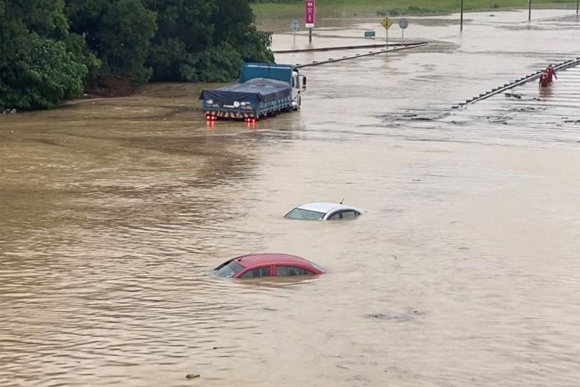 Editors%2 Fimages%2 F1640162075581 Ways To Protect Your Car From Floods Featured