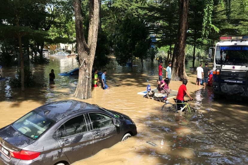 Editors%2 Fimages%2 F1640846936409 Malaysia Family Flood Aid To Cover Vehicles Too Featured