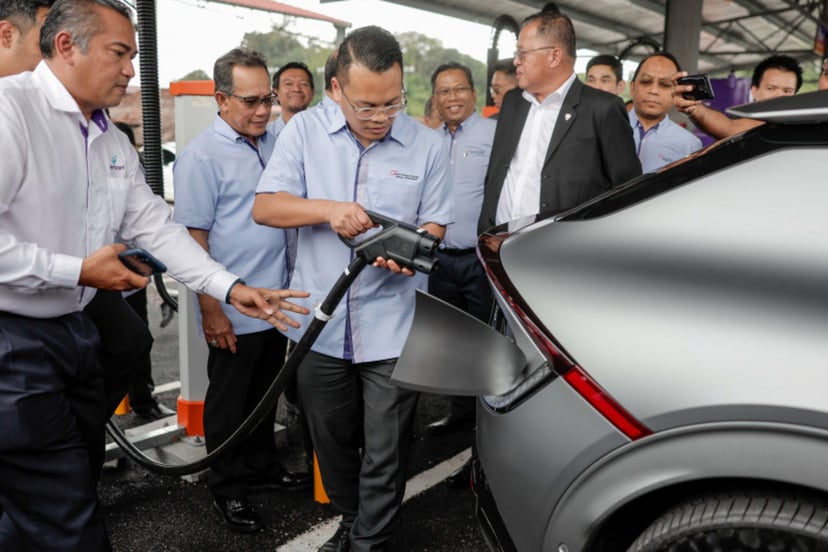 Malaysia Government Affordable E Vs Nik Nazmi