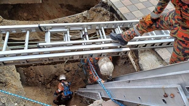 Wanita jatuh ke dalam lubang timbus 8m di KL: operasi SAR berterusan, kesesakan lalu lintas, photo 1
