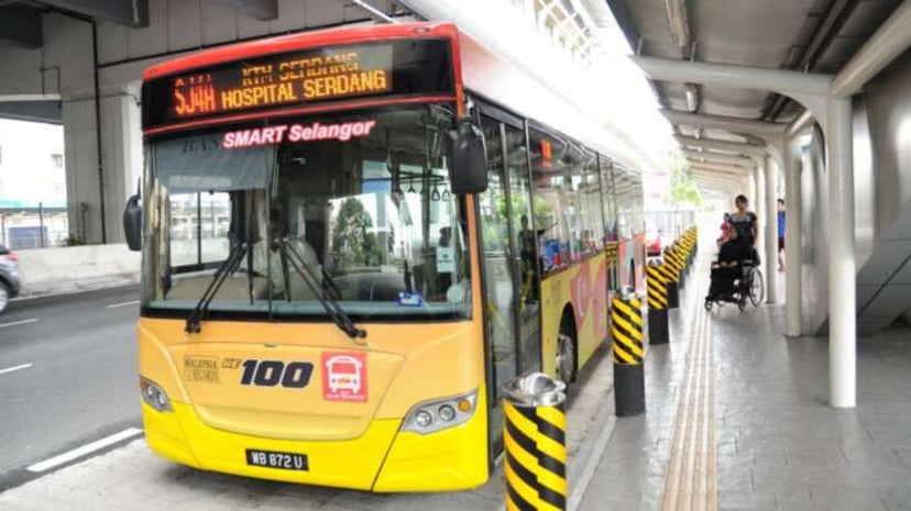 Smart Selangor bus at station with route suspension notice displayed, showing affected Subang area routes due to APAD application delays