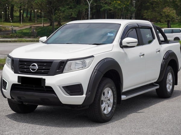NISSAN NP300 NAVARA 2.5SE AT 4WD