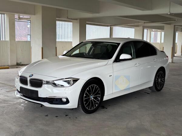 BMW  3181