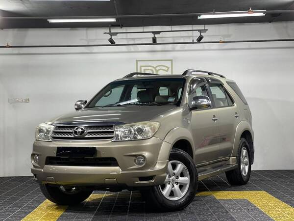 TOYOTA  FORTUNER 2.7V (P) A/T